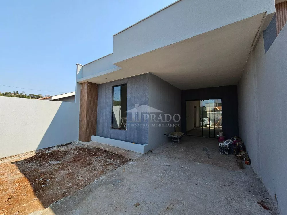 Casa à venda com 3 quartos, 81m² - Foto 2