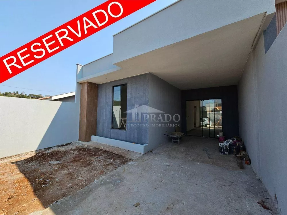 Casa à venda com 3 quartos, 81m² - Foto 1