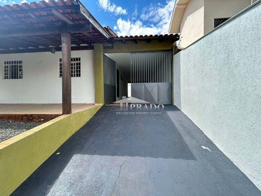 Casa à venda com 3 quartos, 200m² - Foto 1