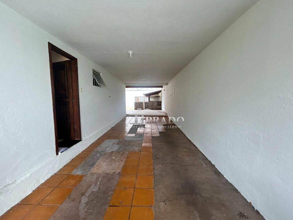 Casa à venda com 3 quartos, 200m² - Foto 2