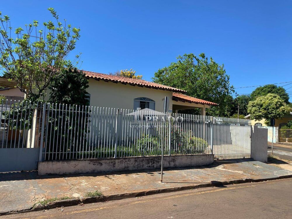 Casa à venda com 6 quartos, 220m² - Foto 3