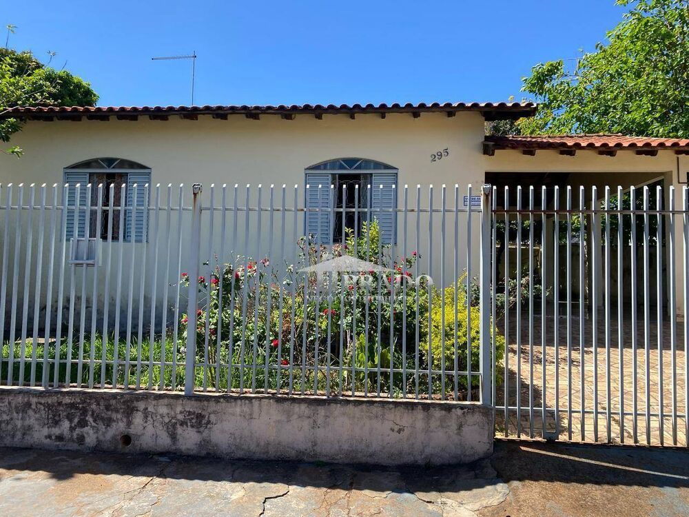 Casa à venda com 6 quartos, 220m² - Foto 4