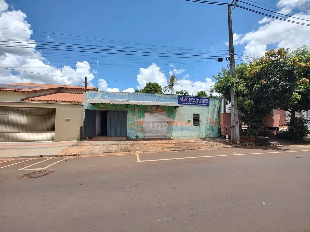 Casa à venda com 3 quartos, 200m² - Foto 1