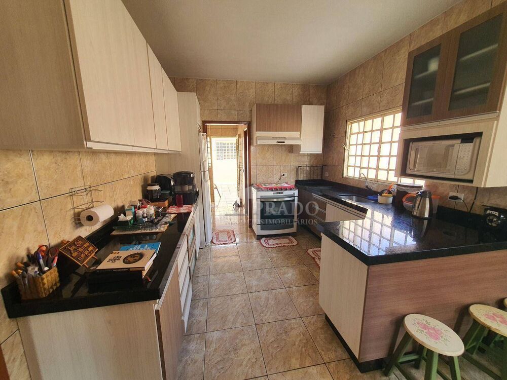 Casa à venda com 4 quartos, 163m² - Foto 2