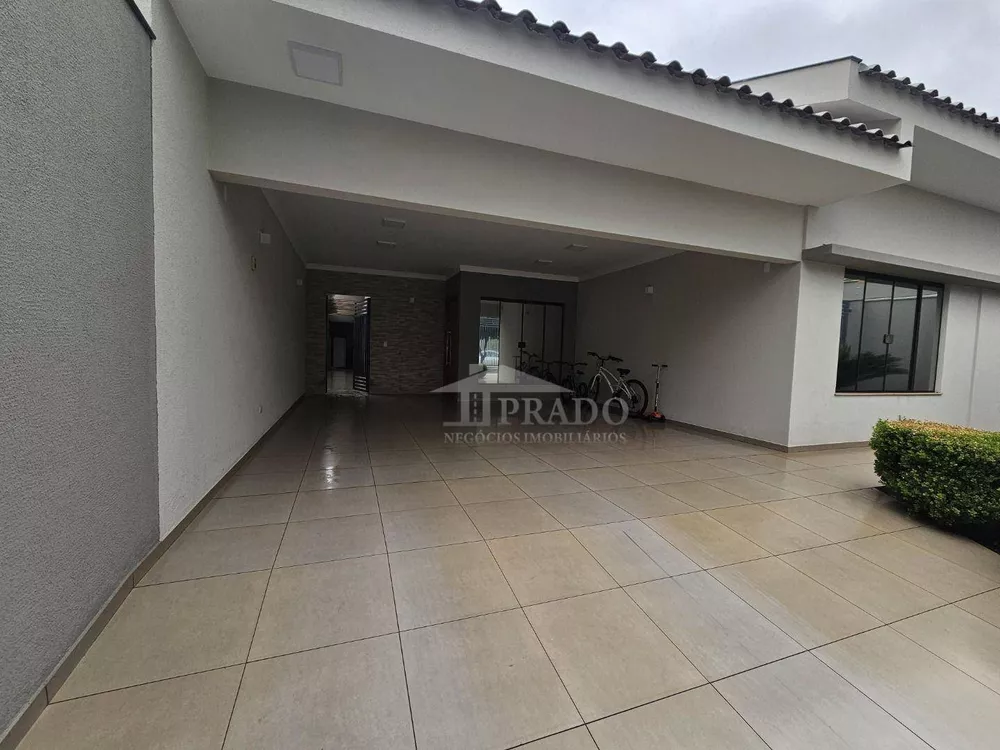 Casa à venda com 4 quartos, 220m² - Foto 3