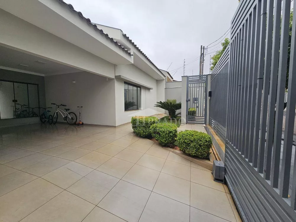 Casa à venda com 4 quartos, 220m² - Foto 4