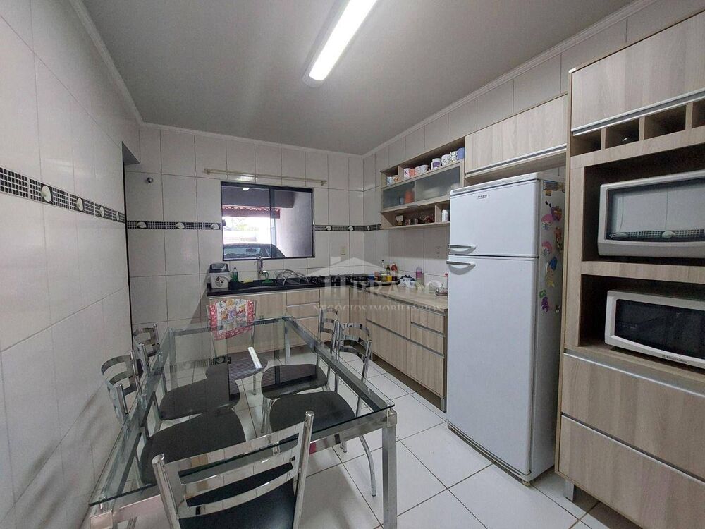 Casa à venda com 3 quartos, 180m² - Foto 6