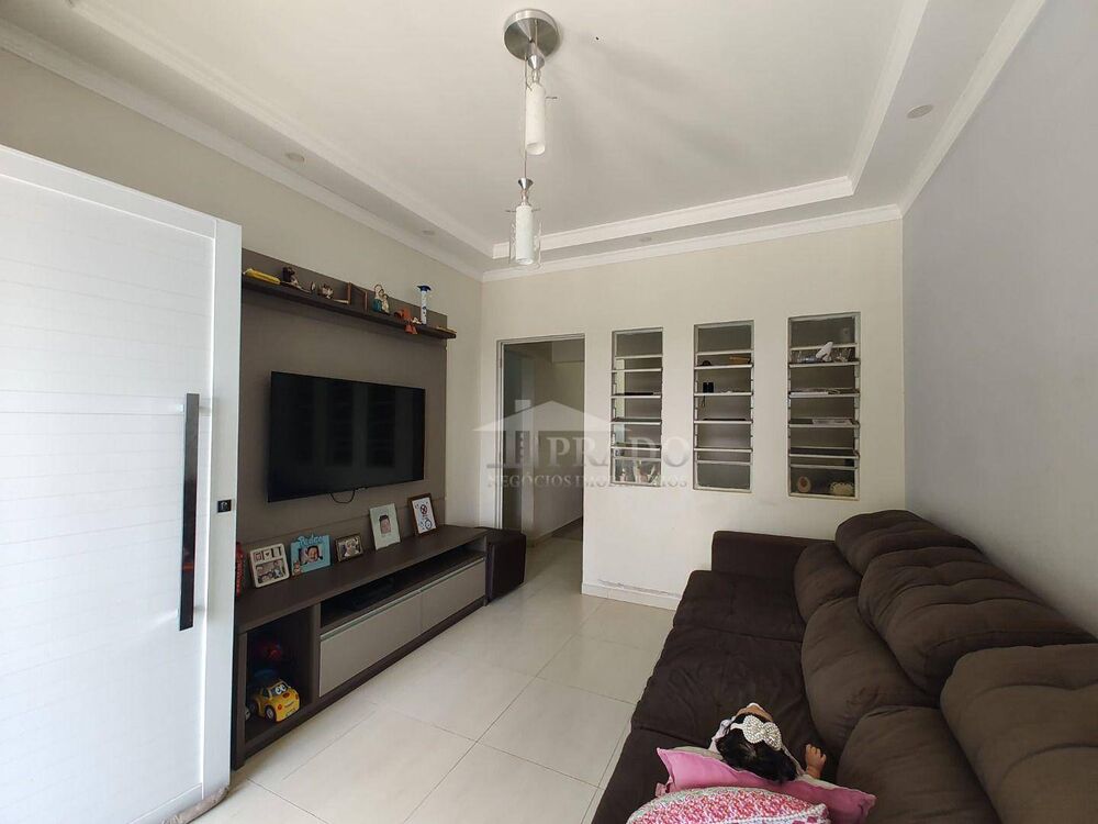 Casa à venda com 4 quartos, 220m² - Foto 2
