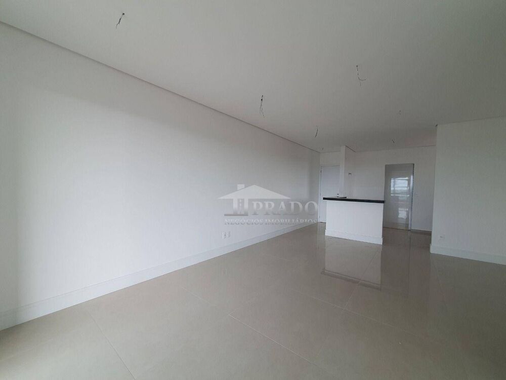 Apartamento à venda com 3 quartos, 128m² - Foto 2