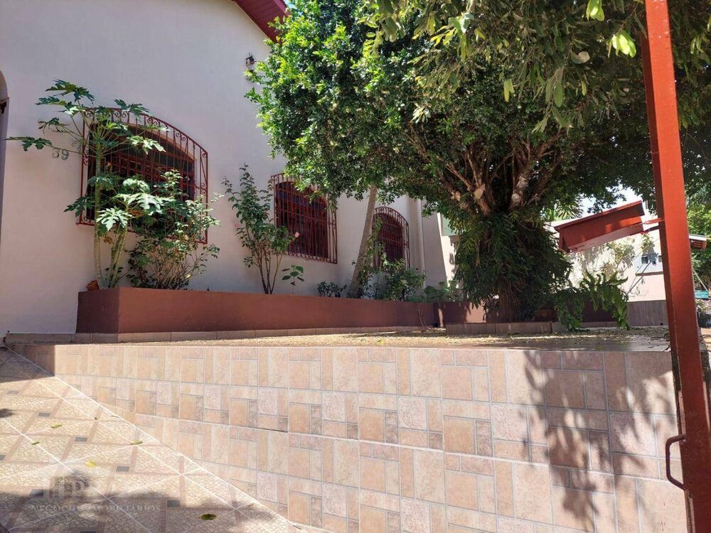 Casa à venda com 4 quartos, 194m² - Foto 2