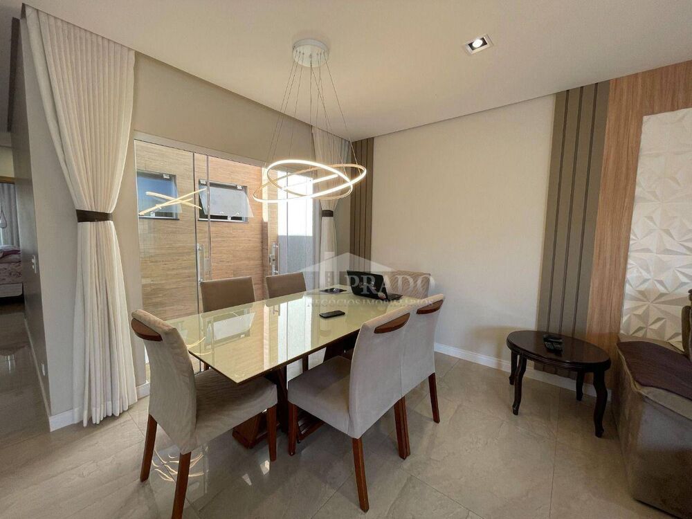 Casa à venda com 3 quartos, 168m² - Foto 2