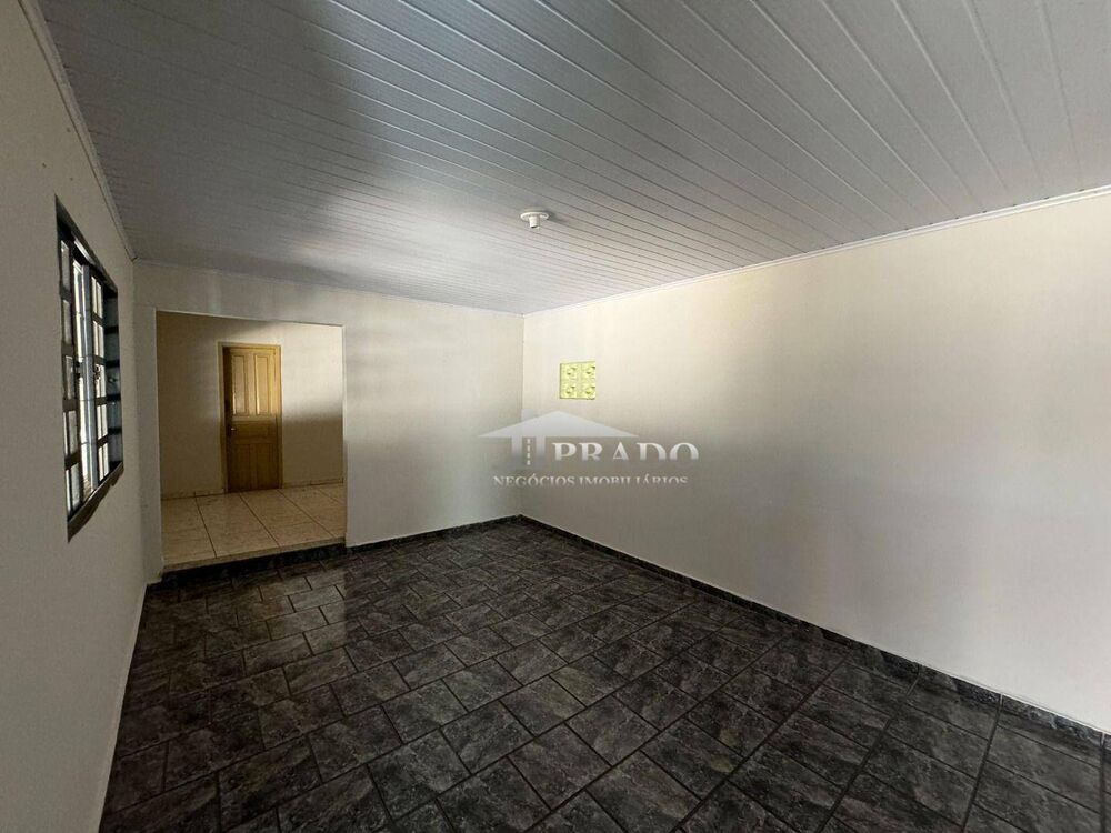 Casa à venda com 4 quartos, 200m² - Foto 2
