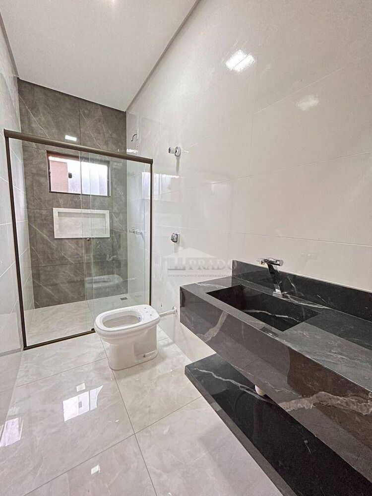 Casa à venda com 3 quartos, 164m² - Foto 2