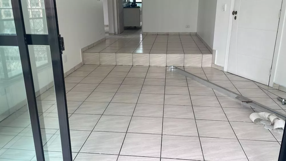 Apartamento à venda com 2 quartos, 100m² - Foto 2