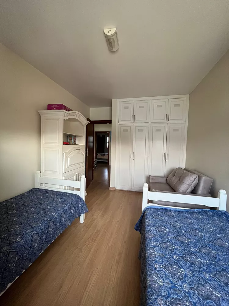 Apartamento à venda com 3 quartos, 160m² - Foto 2