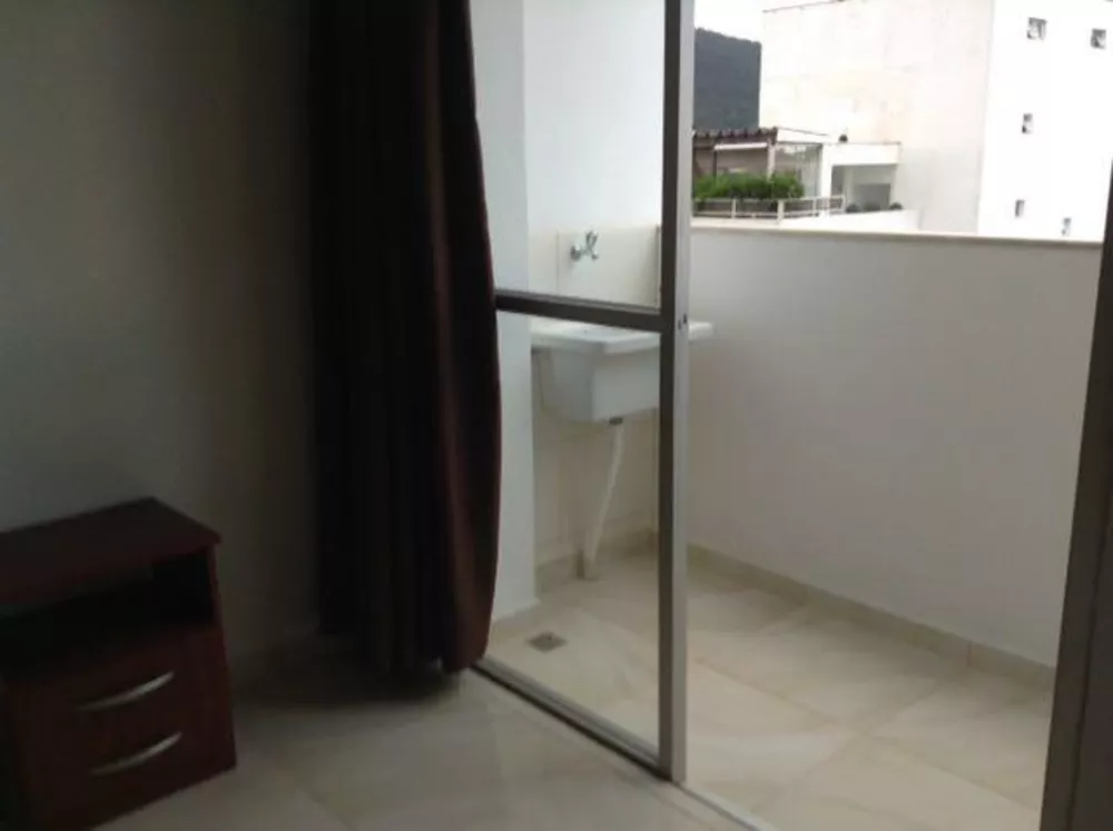 Apartamento à venda com 2 quartos, 68m² - Foto 2