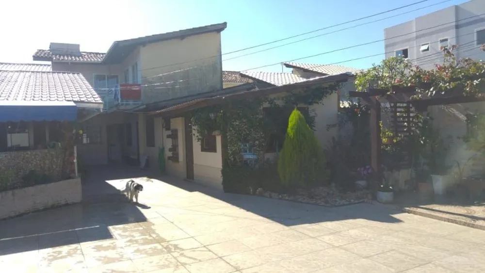 Casa, 6 quartos, 218 m² - Foto 2