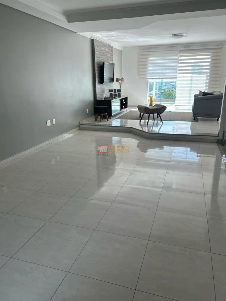 Sobrado, 4 quartos, 370 m² - Foto 1