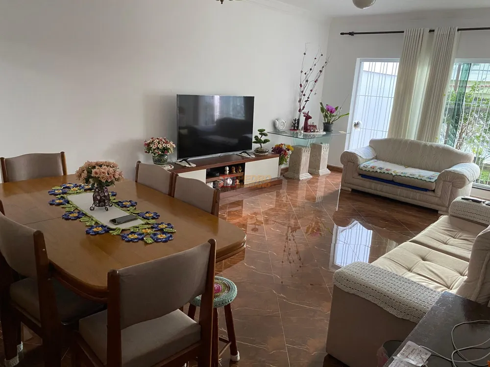 Casa, 3 quartos, 179 m² - Foto 1
