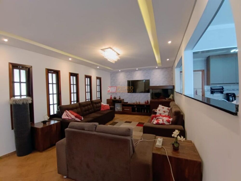 Casa, 3 quartos, 240 m² - Foto 1