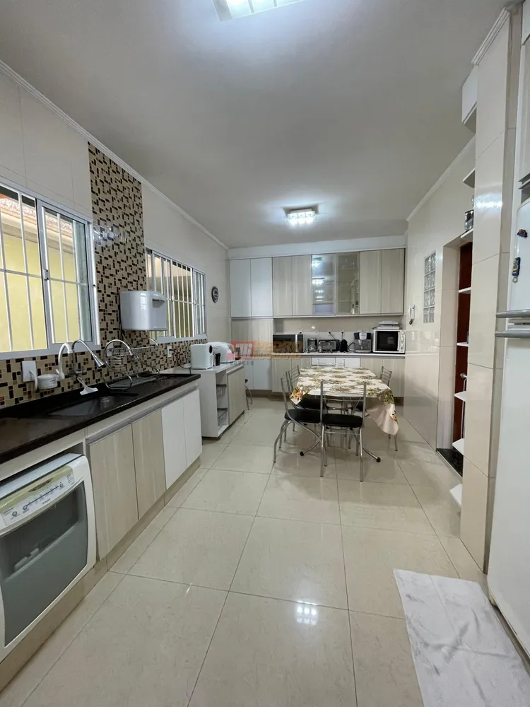 Casa, 3 quartos, 220 m² - Foto 14