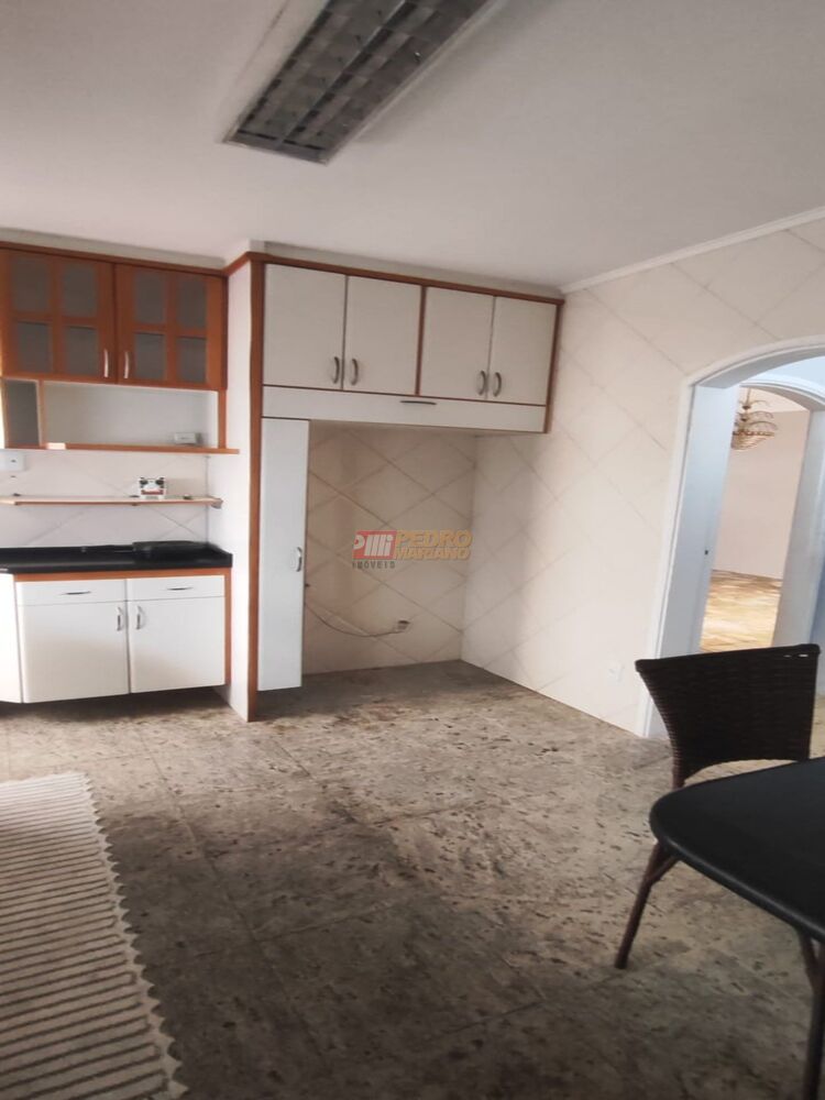 Casa à venda e aluguel com 4 quartos, 311m² - Foto 12