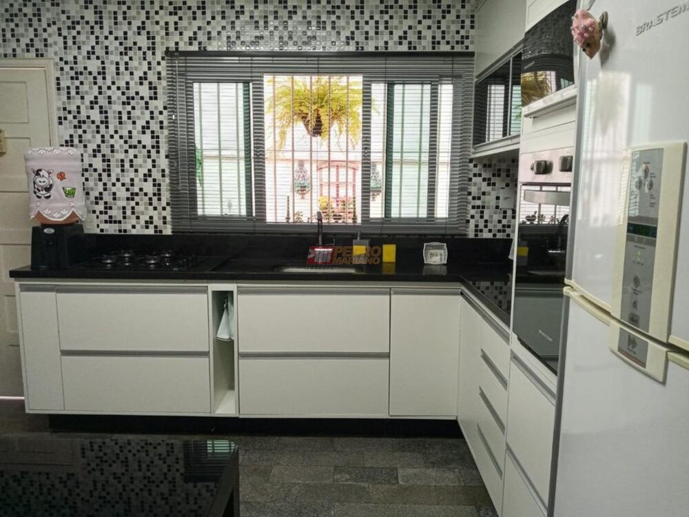 Casa, 3 quartos, 182 m² - Foto 3