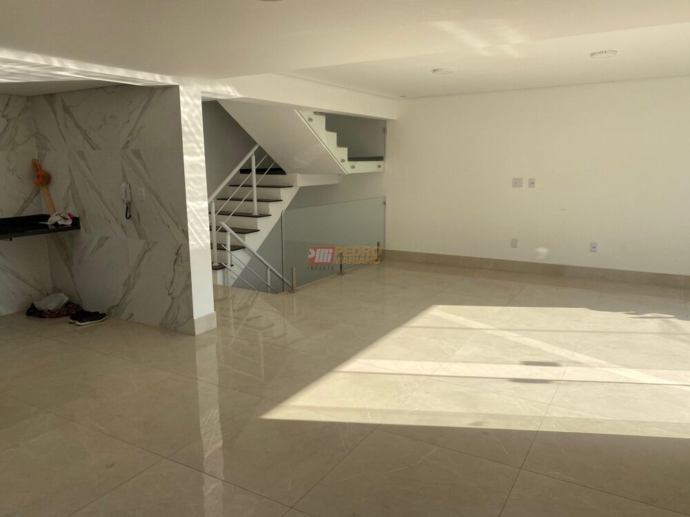 Sobrado à venda e aluguel com 3 quartos, 280m² - Foto 1