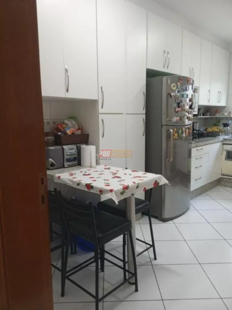 Sobrado, 3 quartos, 215 m² - Foto 2