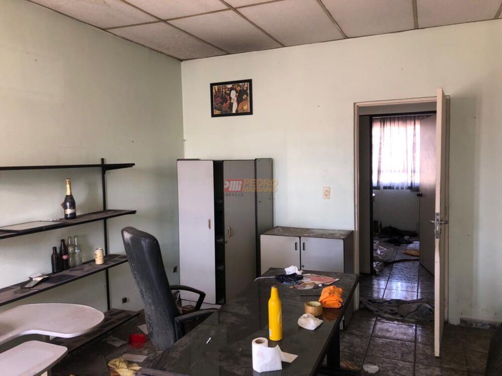 Casa, 2 quartos, 242 m² - Foto 4