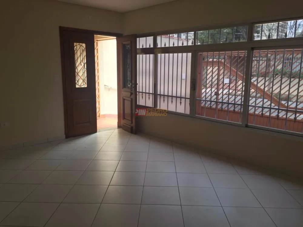 Casa, 5 quartos, 210 m² - Foto 1