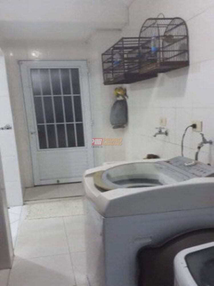 Sobrado à venda com 4 quartos, 300m² - Foto 2