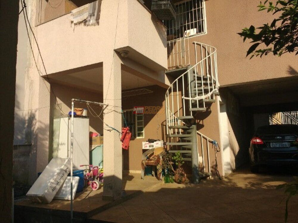 Sobrado à venda com 4 quartos, 300m² - Foto 3