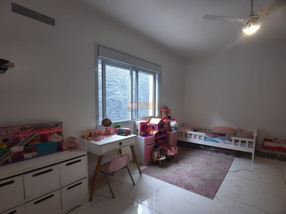 Casa, 3 quartos, 255 m² - Foto 1