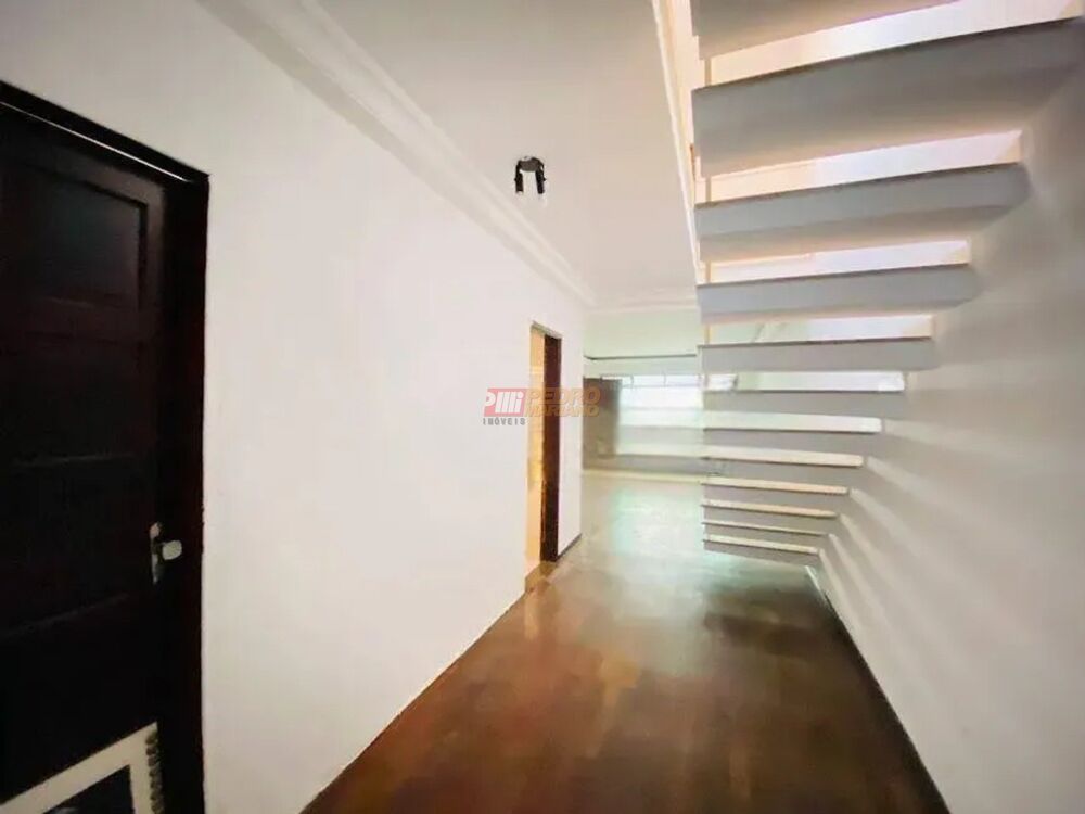 Sobrado à venda com 3 quartos, 202m² - Foto 1