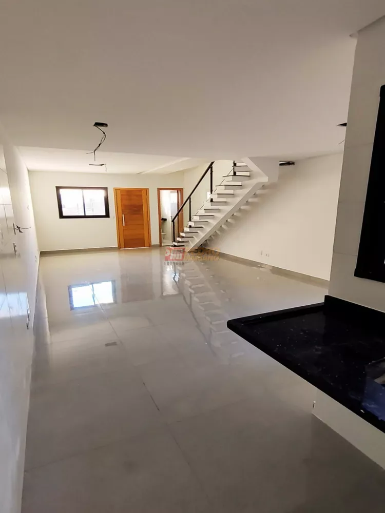 Sobrado à venda com 3 quartos, 130m² - Foto 1