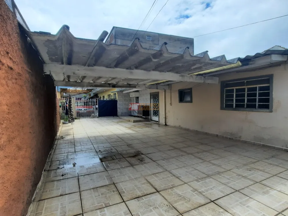 Casa, 6 quartos, 235 m² - Foto 1
