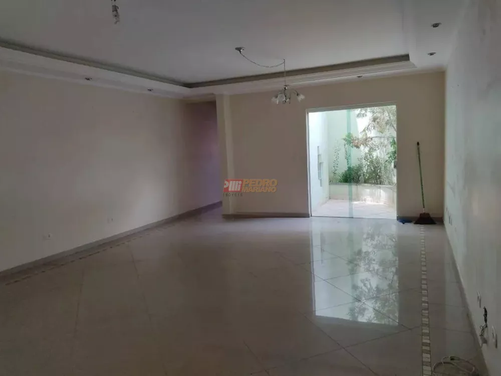 Sobrado para alugar com 3 quartos, 250m² - Foto 1