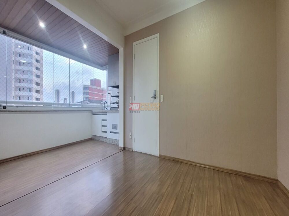 Apartamento à venda com 3 quartos, 114m² - Foto 1
