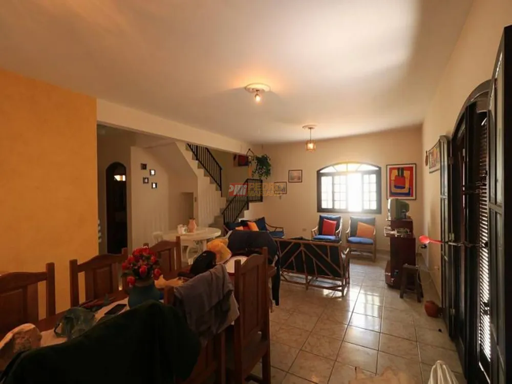Sobrado, 5 quartos, 220 m² - Foto 1