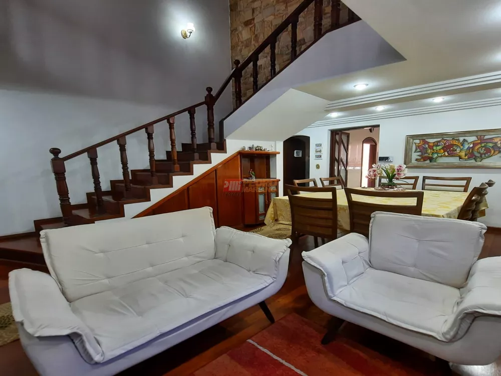 Sobrado, 3 quartos, 242 m² - Foto 2