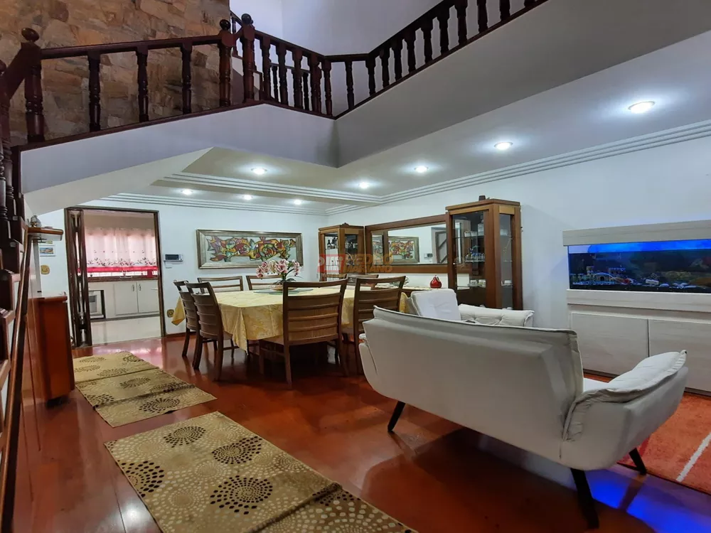 Sobrado, 3 quartos, 242 m² - Foto 1