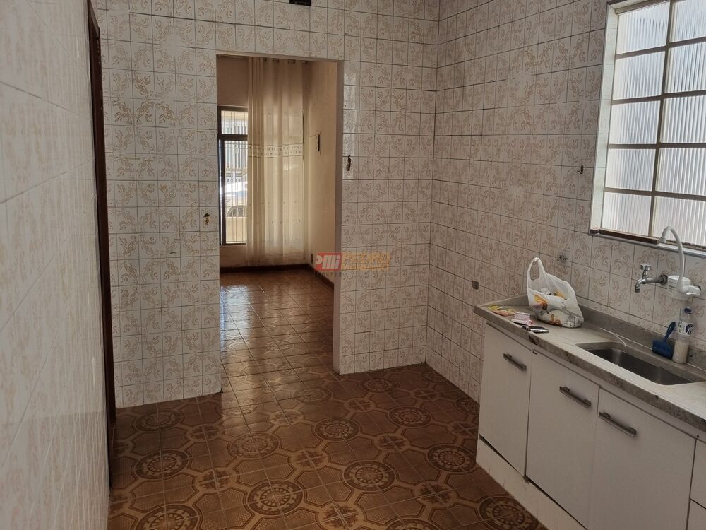 Casa à venda e aluguel com 3 quartos, 134m² - Foto 2