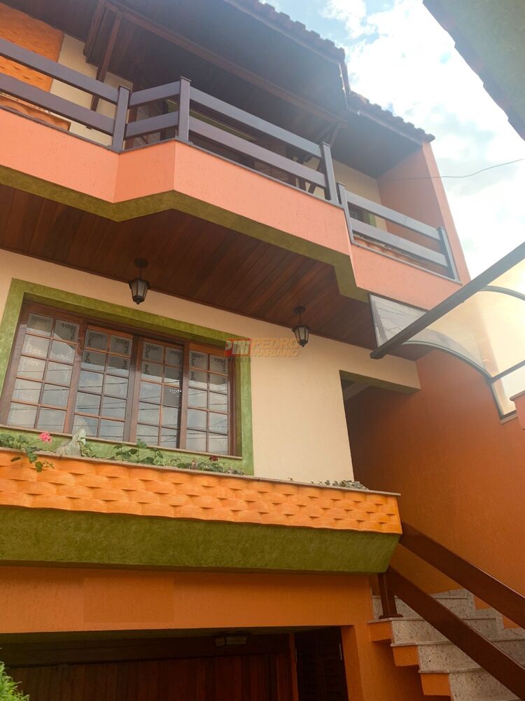Sobrado à venda com 3 quartos, 210m² - Foto 1