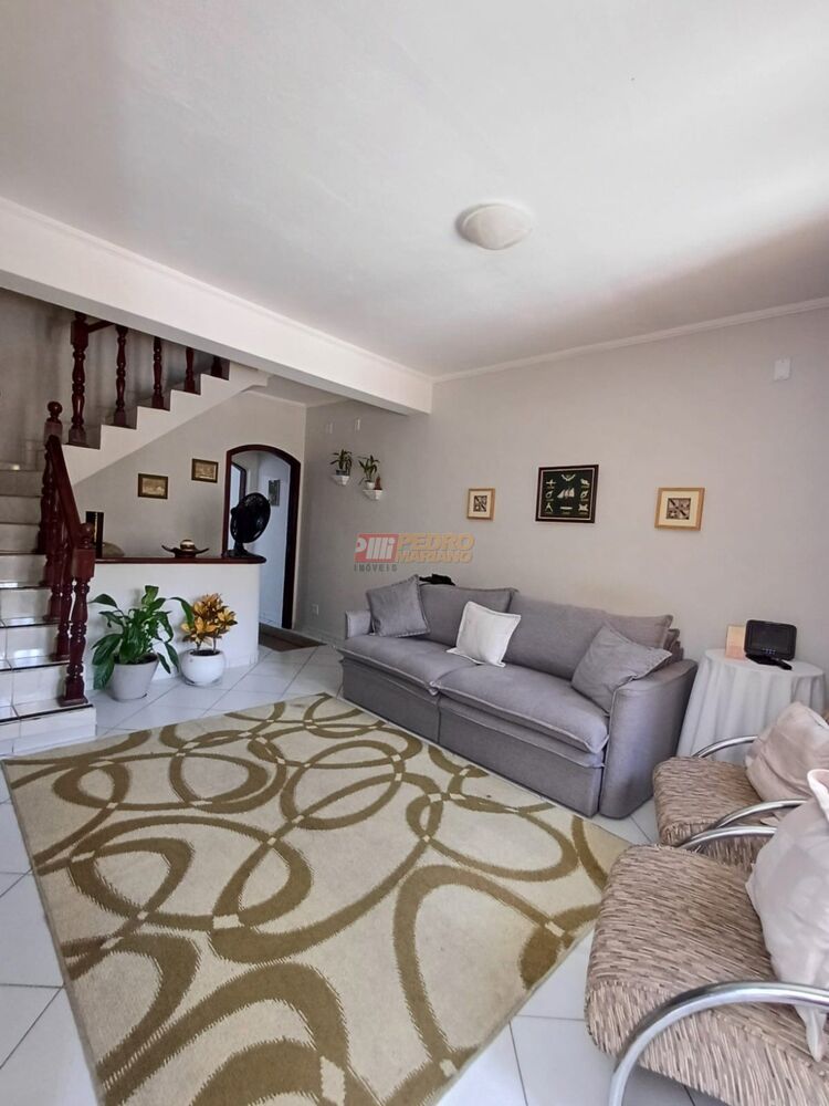 Sobrado à venda com 4 quartos, 151m² - Foto 1