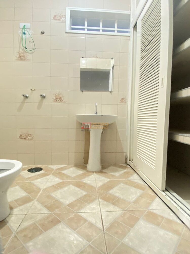 Casa à venda e aluguel com 3 quartos, 373m² - Foto 3