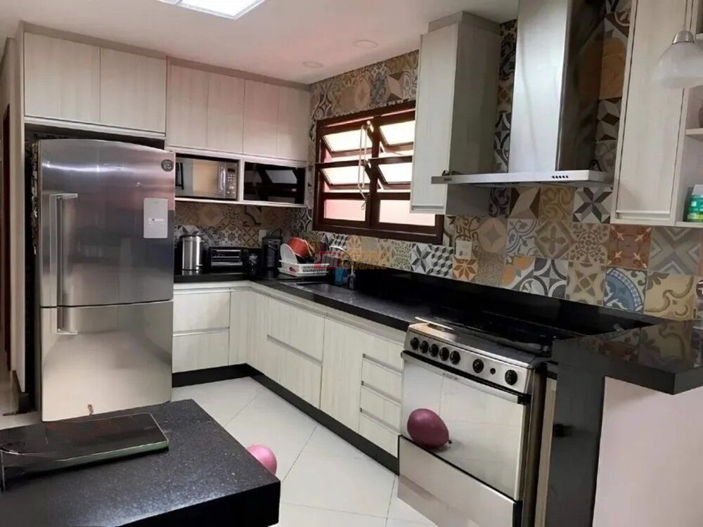 Sobrado à venda com 3 quartos, 208m² - Foto 3