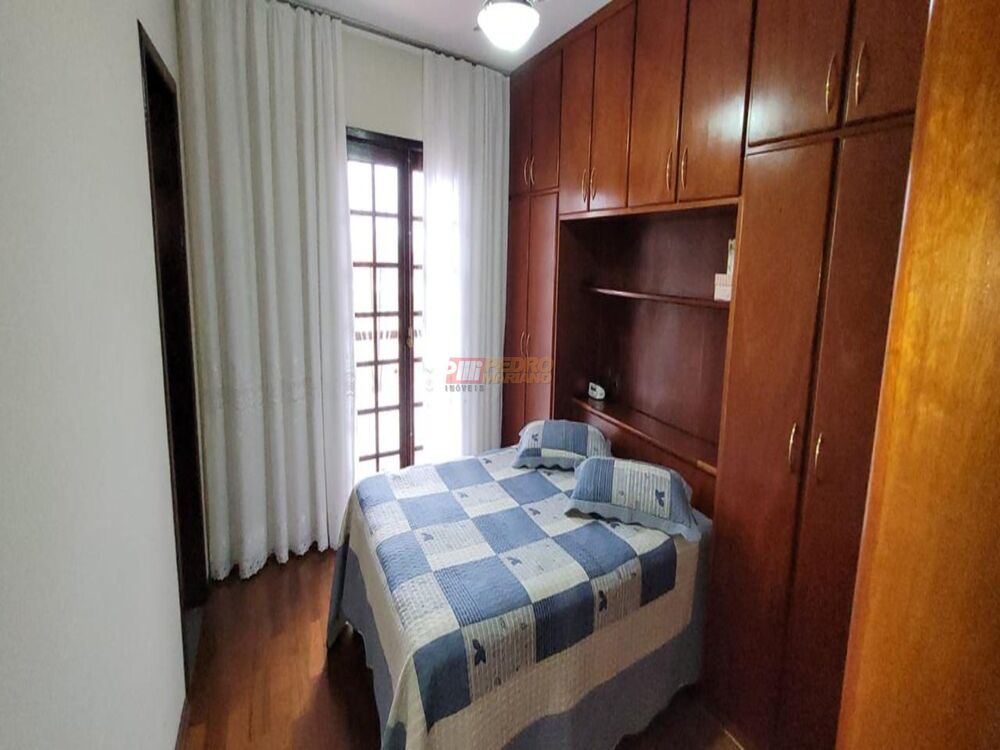 Sobrado à venda com 3 quartos, 208m² - Foto 1