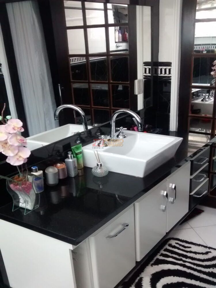 Sobrado, 3 quartos, 178 m² - Foto 1