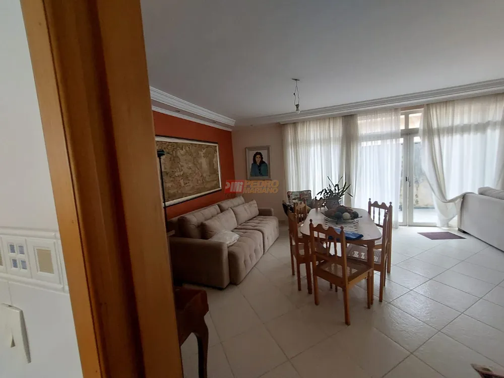 Casa, 3 quartos, 201 m² - Foto 2